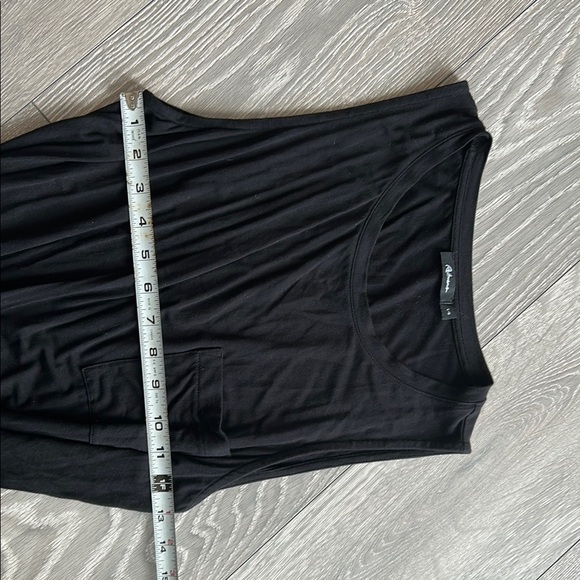 Elegant Black Sleeveless Dress - Picture 3 of 6